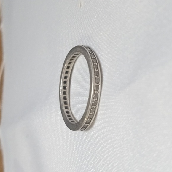 Vintage platinum channel set diamond eternity ring. Sz 7 - Picture 4 of 5